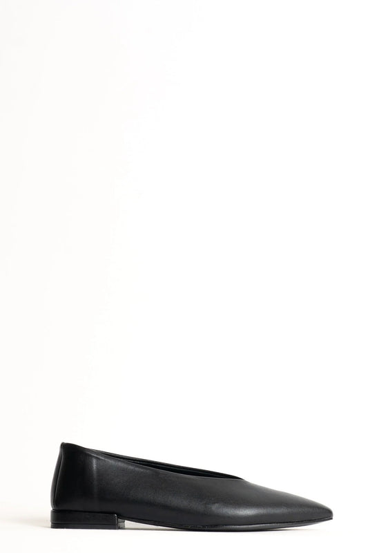Ovye' Ballerina Donna in Pelle Nera con Scollatura a V – LF411A089